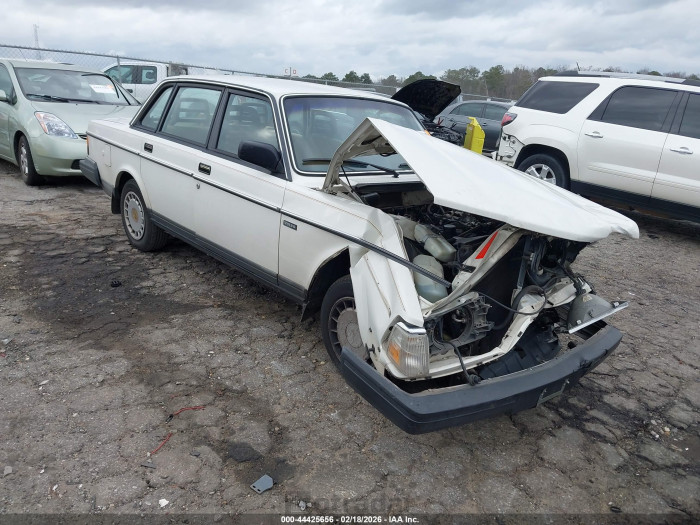Volvo 240 series 1990 VIN YV1AA884XL1399743
