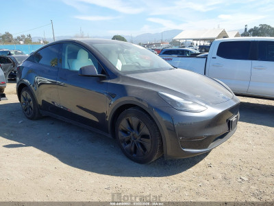 Tesla Model y 2025 7SAYGAEE1SF232171
