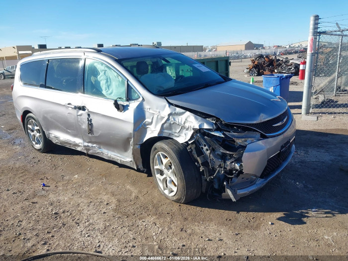 Chrysler Pacifica 2017 VIN 2C4RC1BG6HR795037