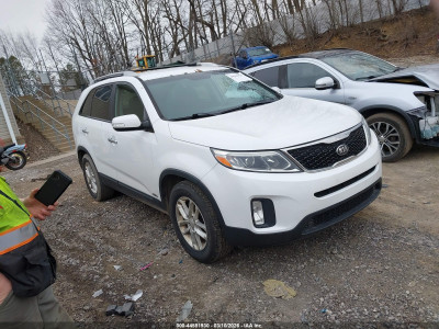 Kia Sorento 2015 5XYKTCA6XFG586049