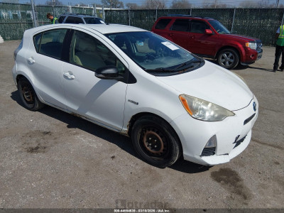 Toyota Prius c 2013 JTDKDTB32D1544571