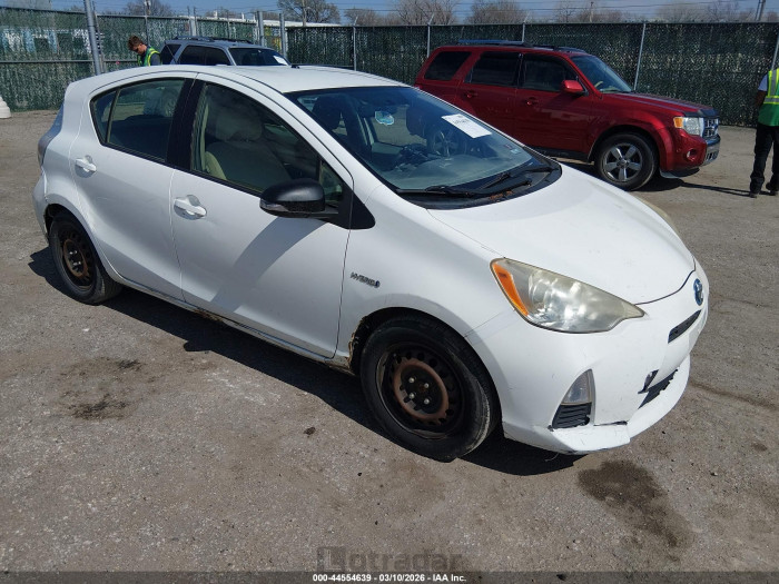 Toyota Prius c 2013 VIN JTDKDTB32D1544571