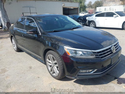 Volkswagen Passat 2016 1VWCT7A32GC020942