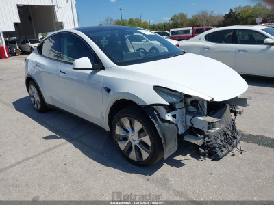 Tesla Model y 2021 5YJYGDED2MF107415