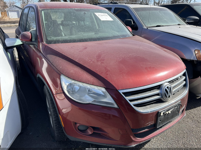 Volkswagen Tiguan 2011 VIN WVGBV7AX1BW000924