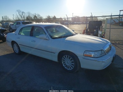 Lincoln TOWN CAR 2005 1LNHM82W65Y637633
