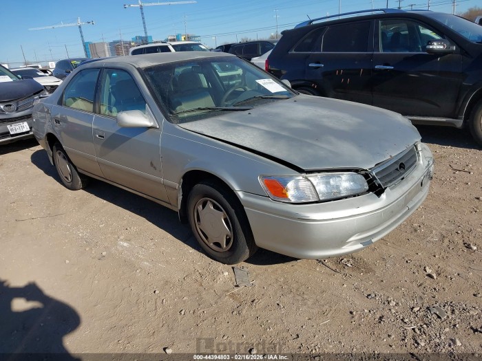 Toyota Camry 2000 VIN 4T1BG22K4YU705575