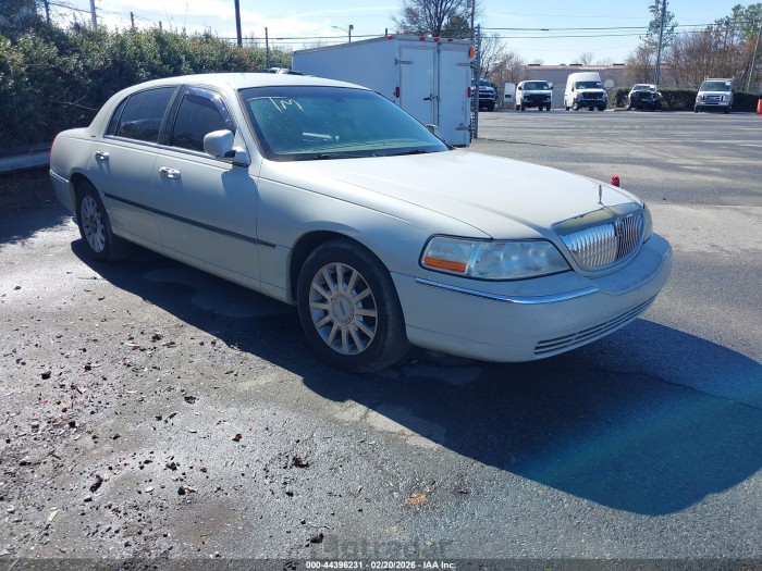 Lincoln TOWN CAR 2006 VIN 1LNHM81W66Y605851