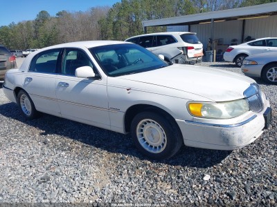 Lincoln TOWN CAR 2000 1LNHM82W0YY935910