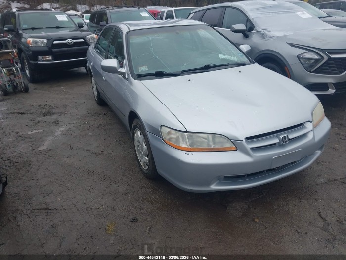 Honda Accord 2000 VIN 1HGCG5643YA130524
