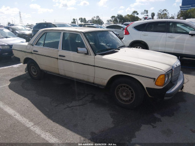 Mercedes-benz  1983 WDBAB33A7DB033381