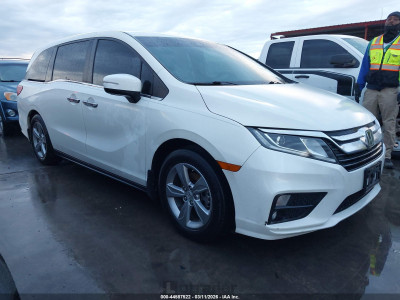 Honda Odyssey 2018 5FNRL6H73JB056343