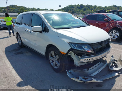 Honda Odyssey 2018 5FNRL6H70JB005494