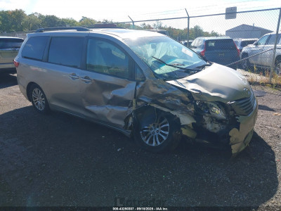 Toyota Sienna 2015 5TDYK3DC9FS579966