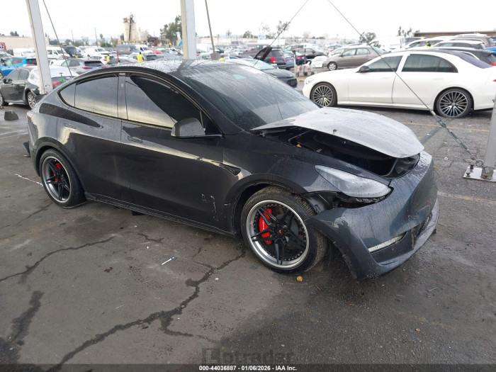 Tesla Model y 2024 VIN 7SAYGDED2RF157693