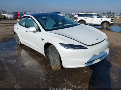 Tesla Model 3 2025 5YJ3E1EA0SF028813