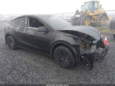 Tesla Model y 2024 7SAYGAEE1RF985743