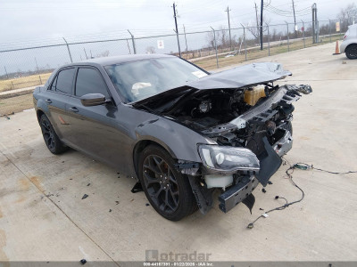 Chrysler 300 2019 2C3CCABG9KH639856