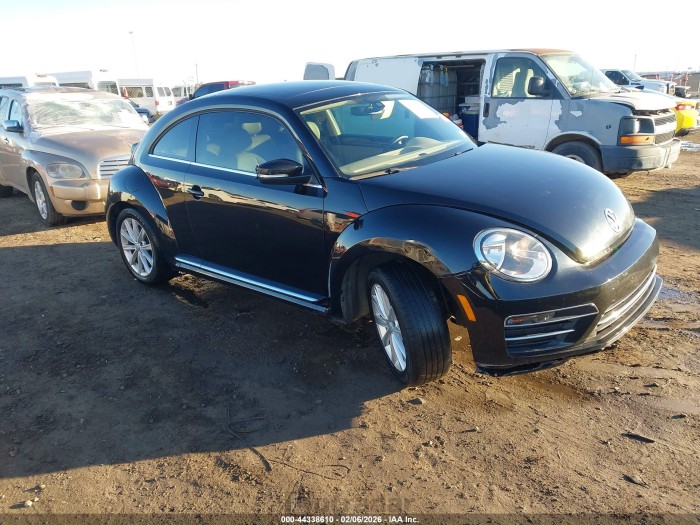 Volkswagen Beetle 2018 VIN 3VWJD7AT1JM701863