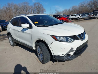 Nissan Rogue 2017 JN1BJ1CR8HW127158