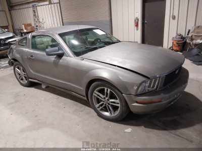 Ford Mustang 2005 1ZVFT80N455202150
