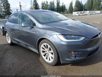 Tesla Model x 2018 VIN 5YJXCAE26JF105229