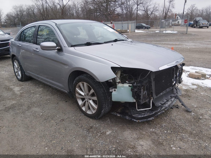 Chrysler 200 2013 VIN 1C3CCBCG5DN558349