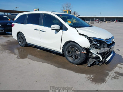 Honda Odyssey 2018 5FNRL6H72JB095442