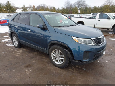 Kia Sorento 2014 5XYKTCA69EG445553