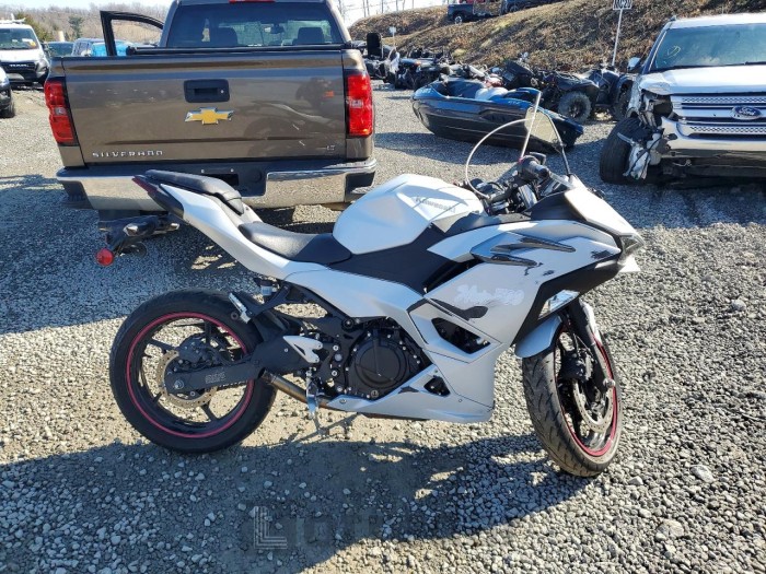 Kawasaki  2025 VIN ML5EXGG16SDA42951