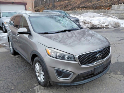 Kia Sorento 2017 5XYPGDA58HG195427