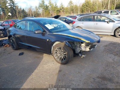 Tesla Model 3 2025 5YJ3E1EB7SF066371