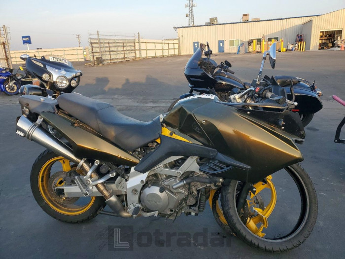 Suzuki  2003 VIN JS1VT53A732101568