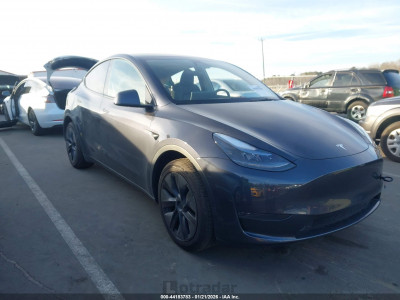 Tesla Model y 2025 7SAYGDED0SA348838