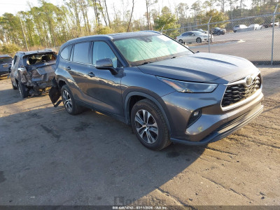 Toyota Highlander 2022 5TDGZRAH3NS091511