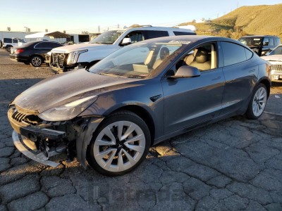 Tesla  2022 5YJ3E1EB0NF131808