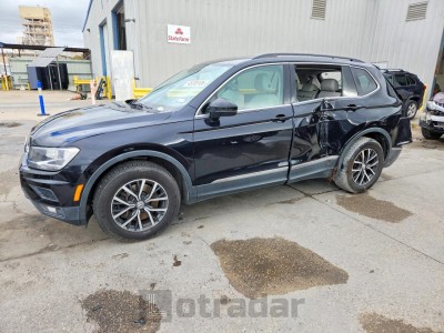 Volkswagen  2018 3VV3B7AX1JM033052