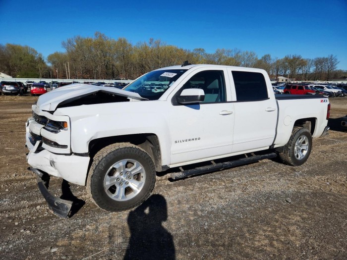 Chevrolet Silverado 2018 VIN 3GCUKREC5JG482030