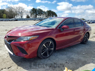 Toyota Camry 2018 4T1B61HKXJU562397