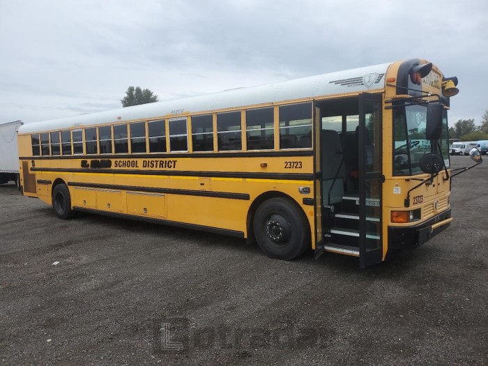 Ic corporation Re series 2013 VIN 4DRBWAAN2DB301110