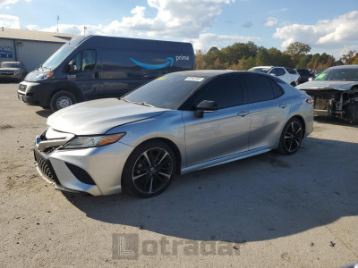 Toyota Camry 2018 4T1B61HK6JU079327