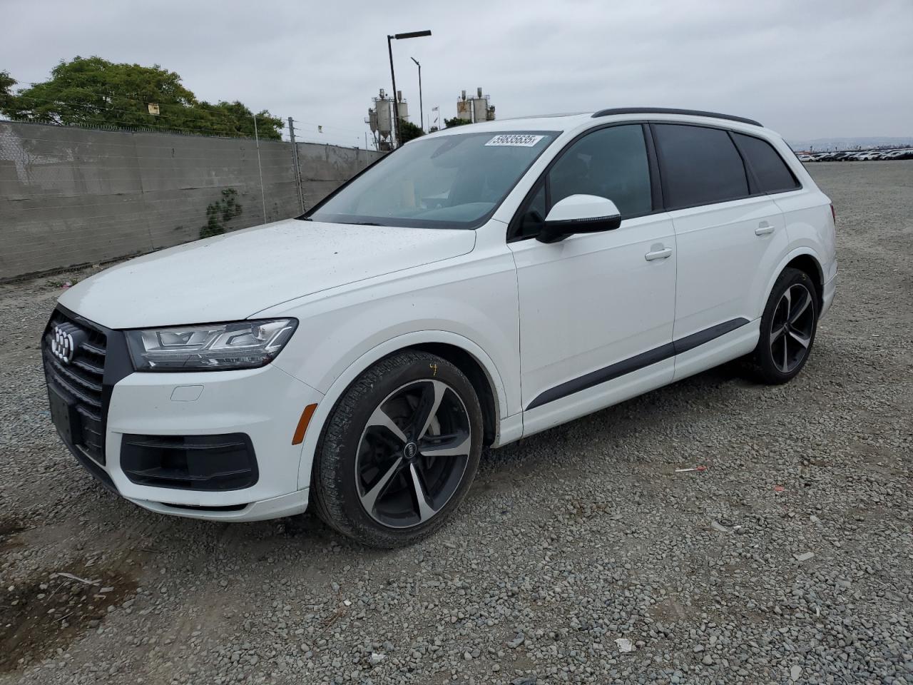 AUDI Q7 2019 WA1LAAF70KD047717