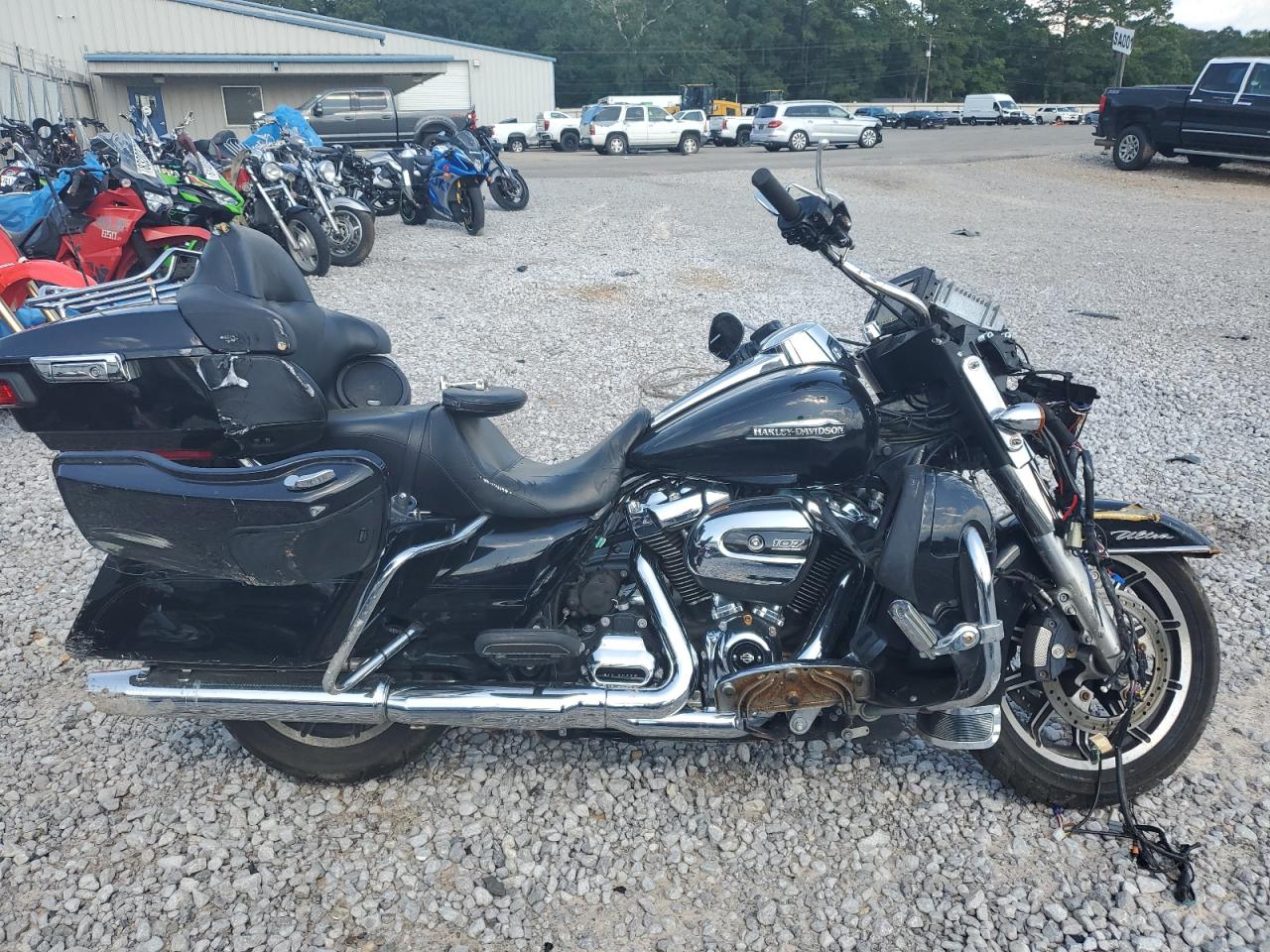 HARLEY-DAVIDSON FL 2018 1HD1FCC17JB662848