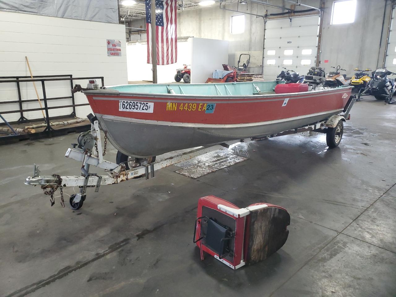 LUND BOAT 1972 VIN LUNF8667M79E photo 2