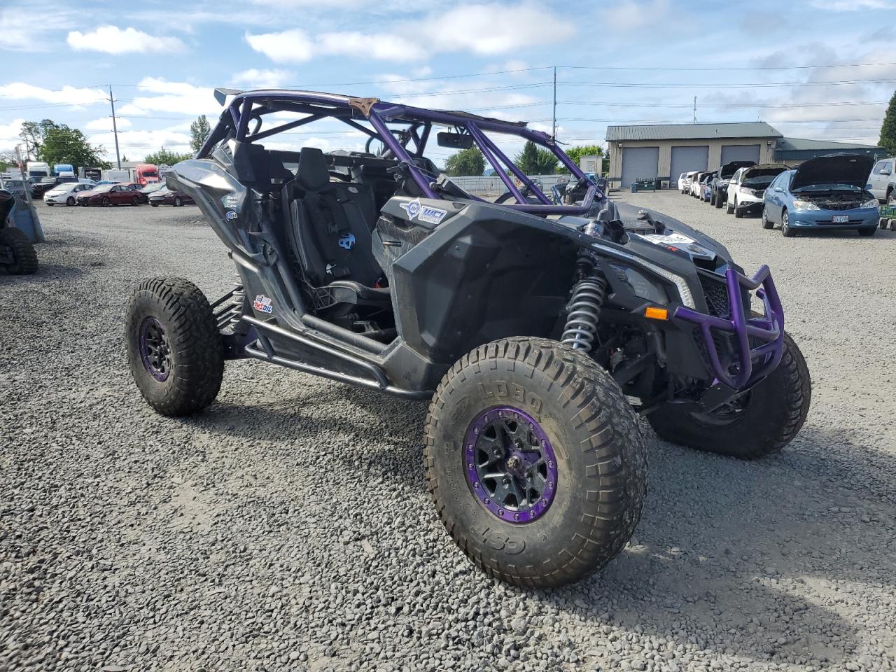 CAN-AM SIDEBYSIDE 2018 3JBVXAW41JK000264