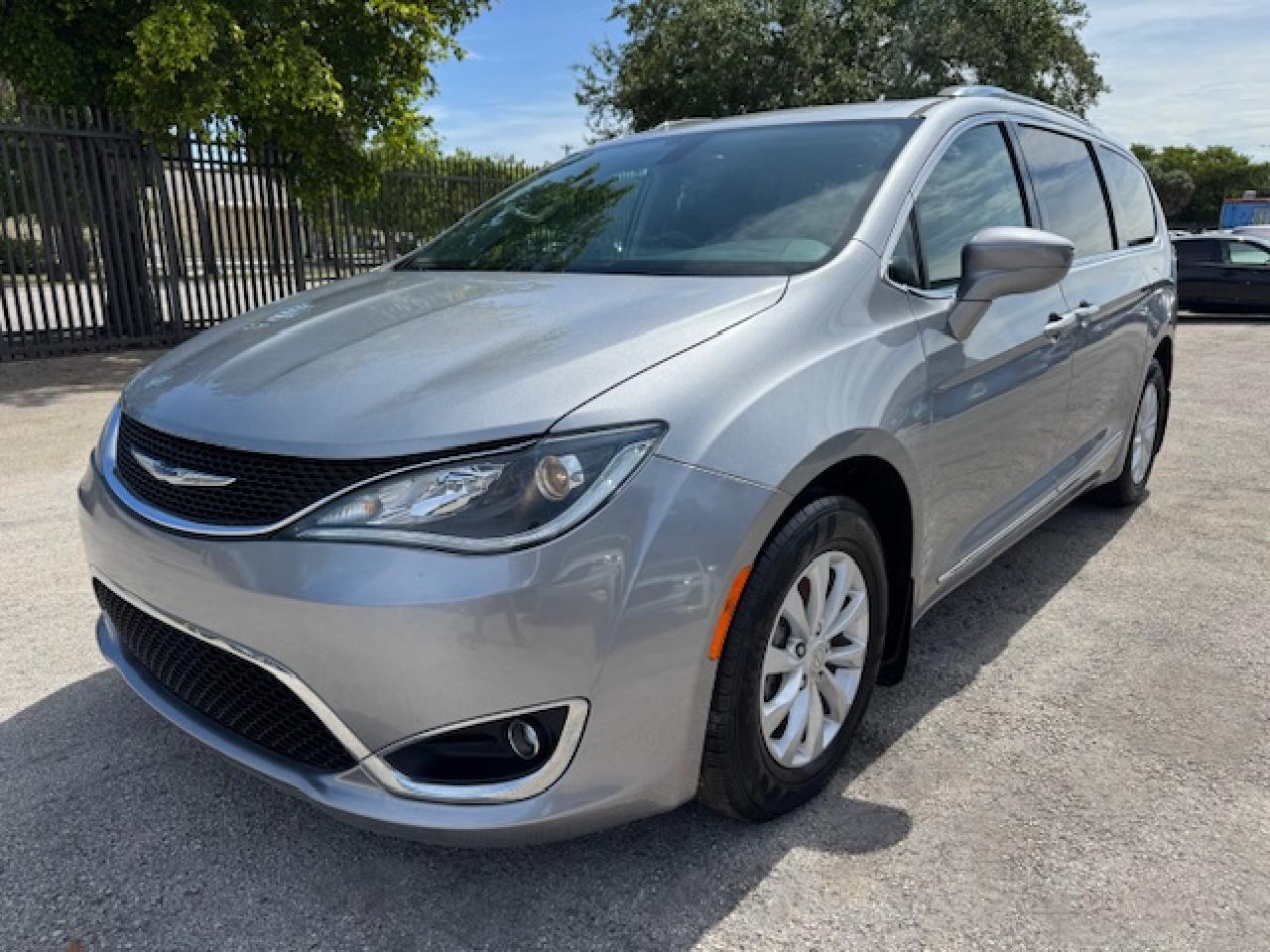CHRYSLER PACIFICA 2019 2C4RC1BG8KR561280
