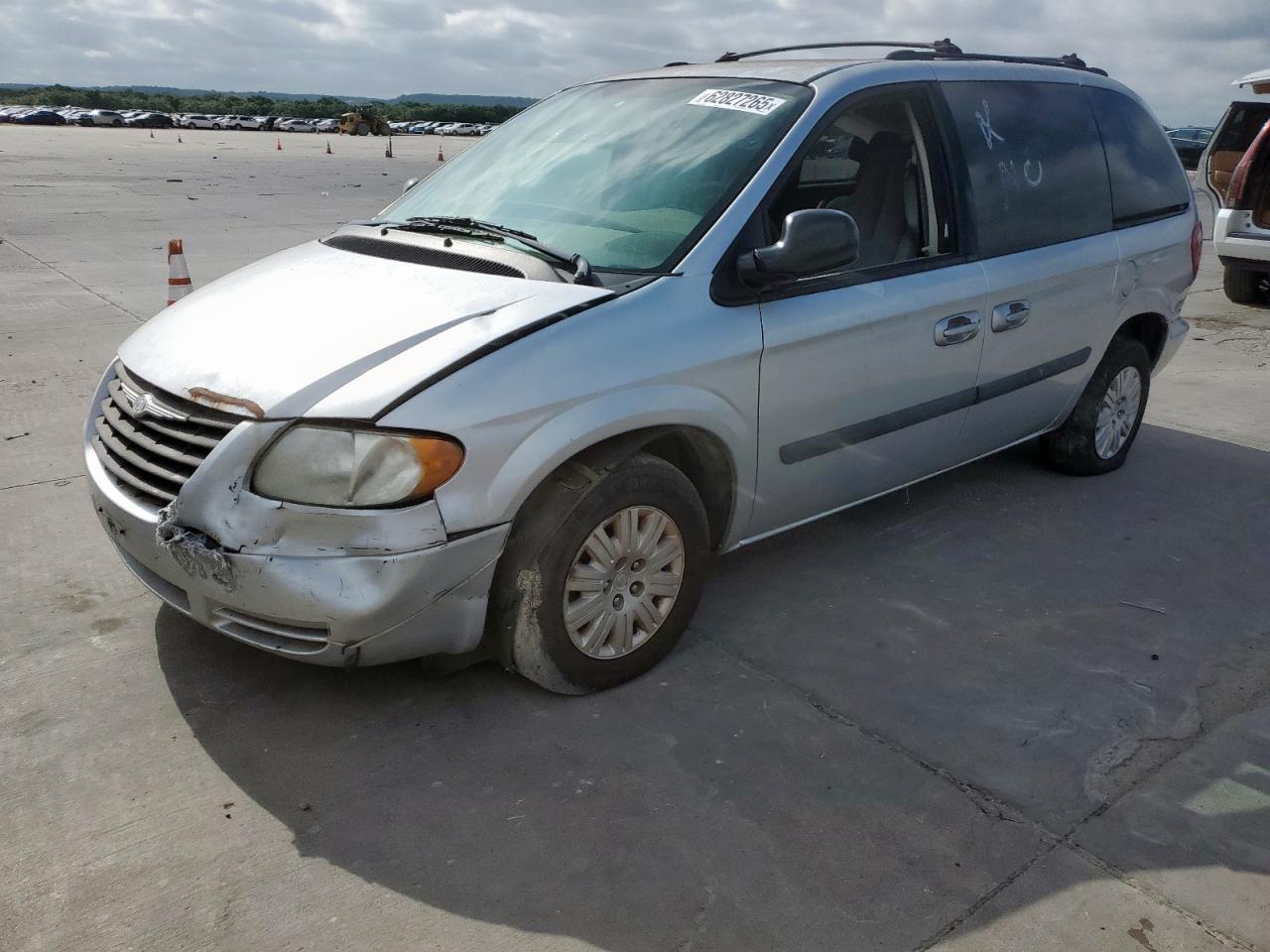 CHRYSLER MINIVAN 2005 1C4GP45R55B263315