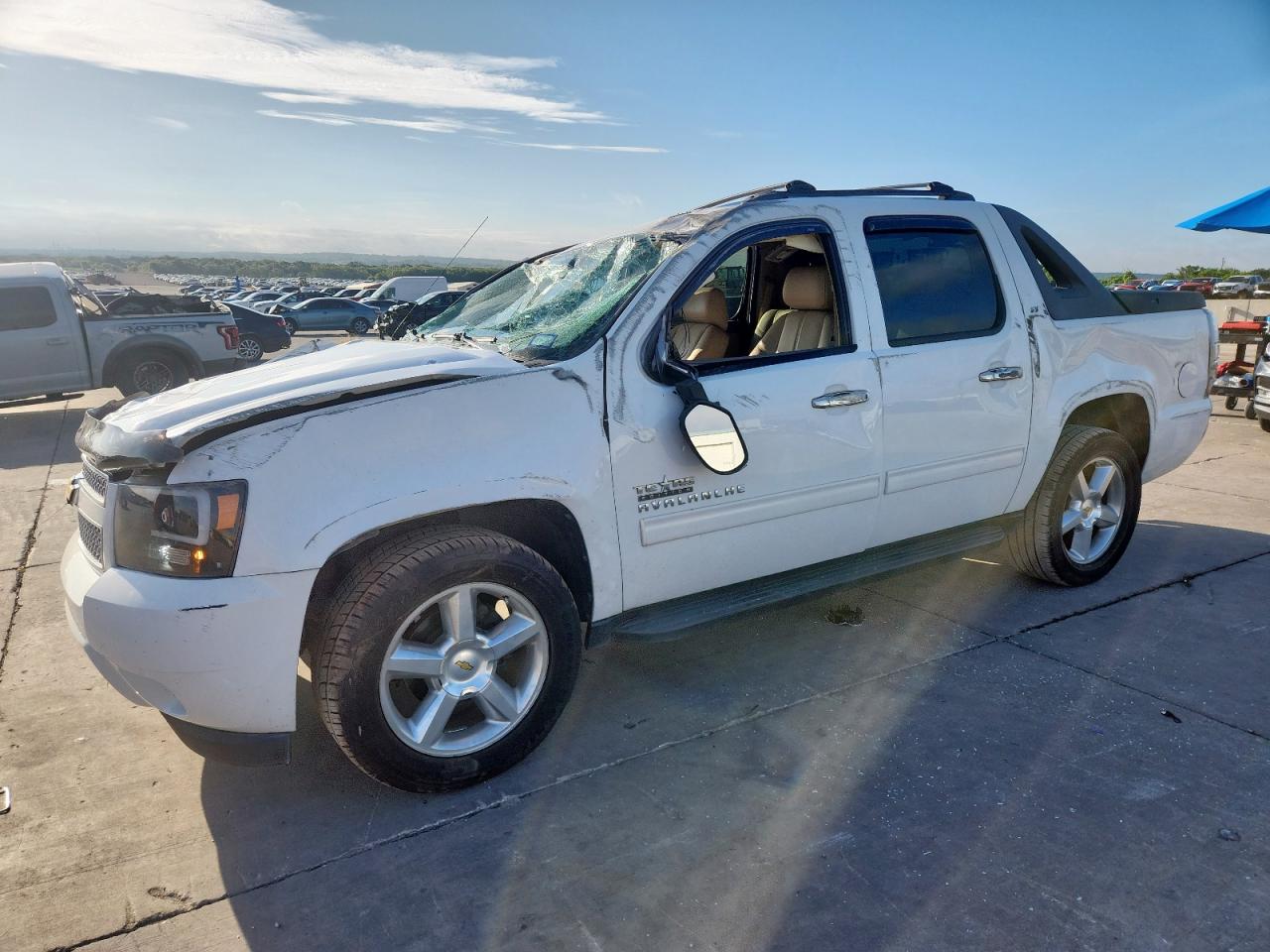 CHEVROLET AVALANCHE 2011 3GNMCFE00BG358631