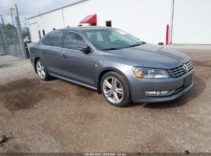 VOLKSWAGEN PASSAT 2015 1VWCV7A31FC086648