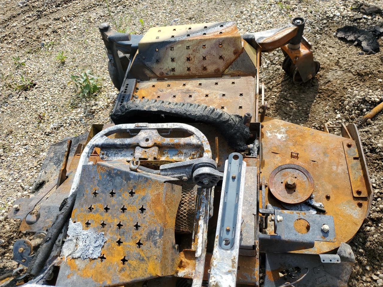 CUB CADET LAWN MOWER 2012 VIN A102Z30010 photo 5